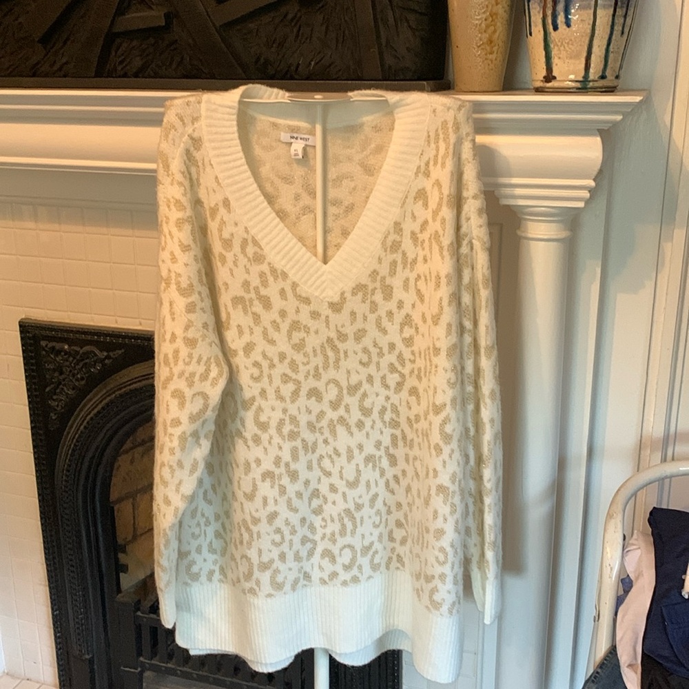 Nine West white and gold metallic side slit sweater tunic. Worn 2x